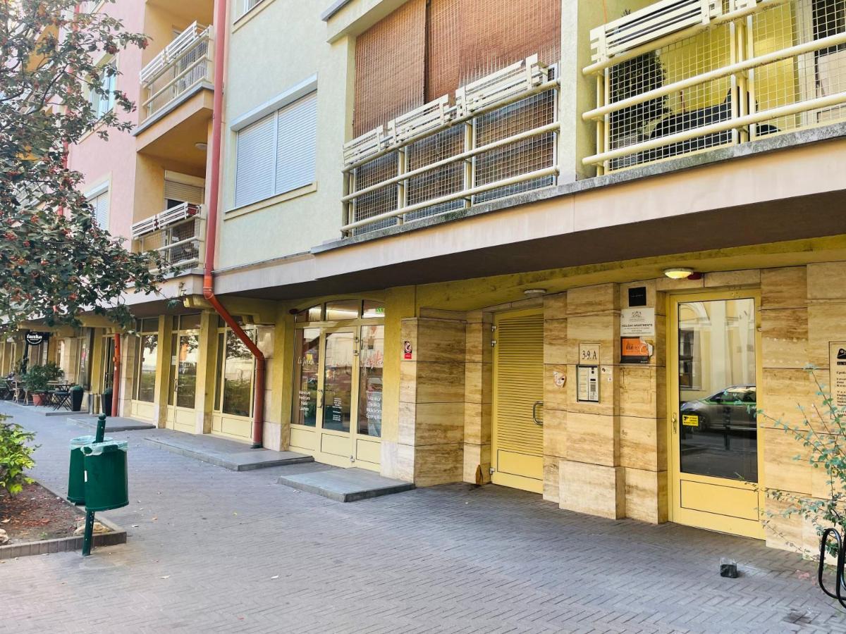 Peony Hollo Apartment - Free Garage Under The House Budapest Exterior photo